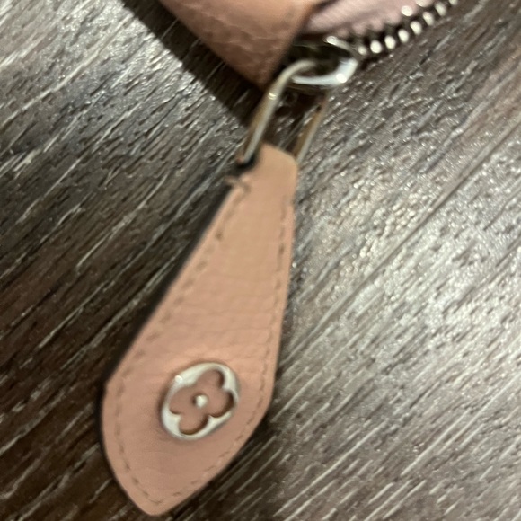 Louis Vuitton Comete Wallet in Taurillon Leather - Picture 12 of 16